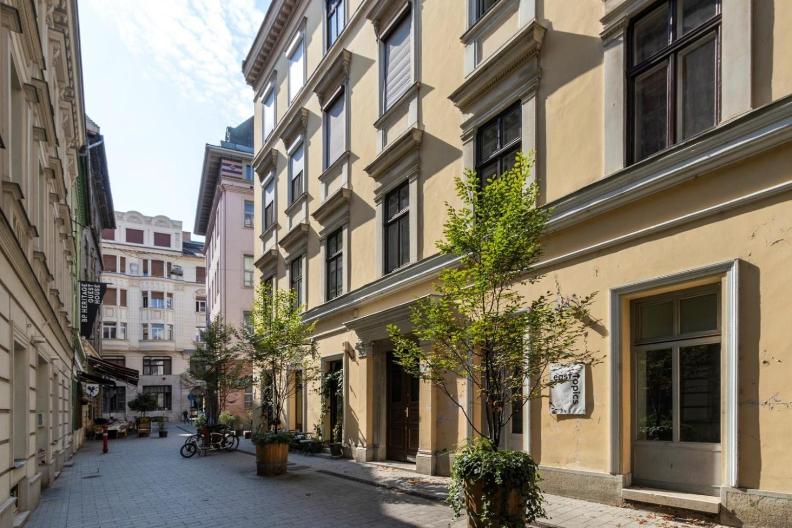 Little Americas Main Street Apartments Budapeste Exterior foto