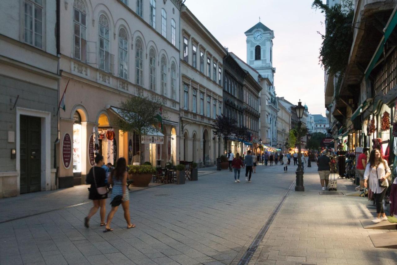 Little Americas Main Street Apartments Budapeste Exterior foto